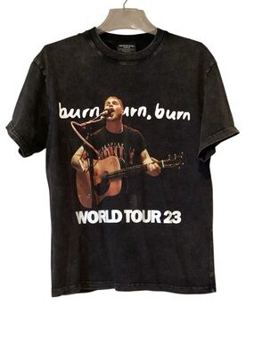 Zach Bryan black graphic t-shirt Burn Burn Burn World Tour 2023 size Medium